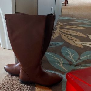 Tall boots size 8 wide buy American Eagle they are dark brown